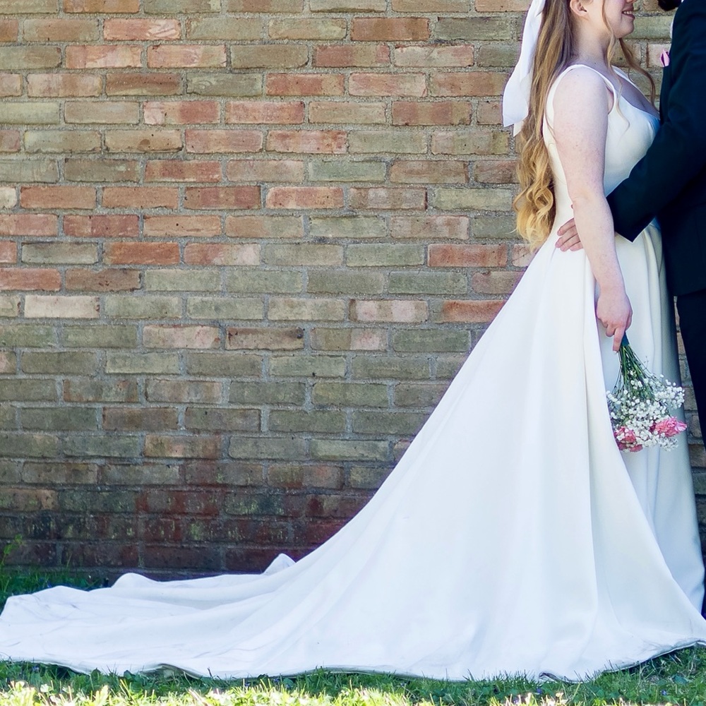 “Winnie” Vow’d wedding dress size 10 purchased 2025 at Vow’d Easton